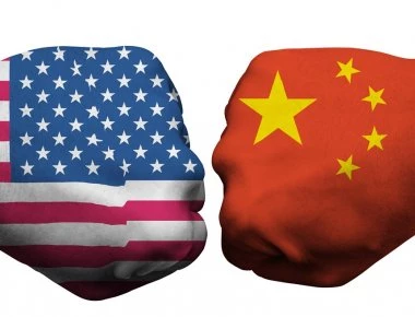 «Total war» ΗΠΑ-Κίνας: Το Πεκίνο προχώρησε σε αντίποινα για τους δασμούς Τραμπ και φορολόγησε τα αμερικανικά προϊόντα!